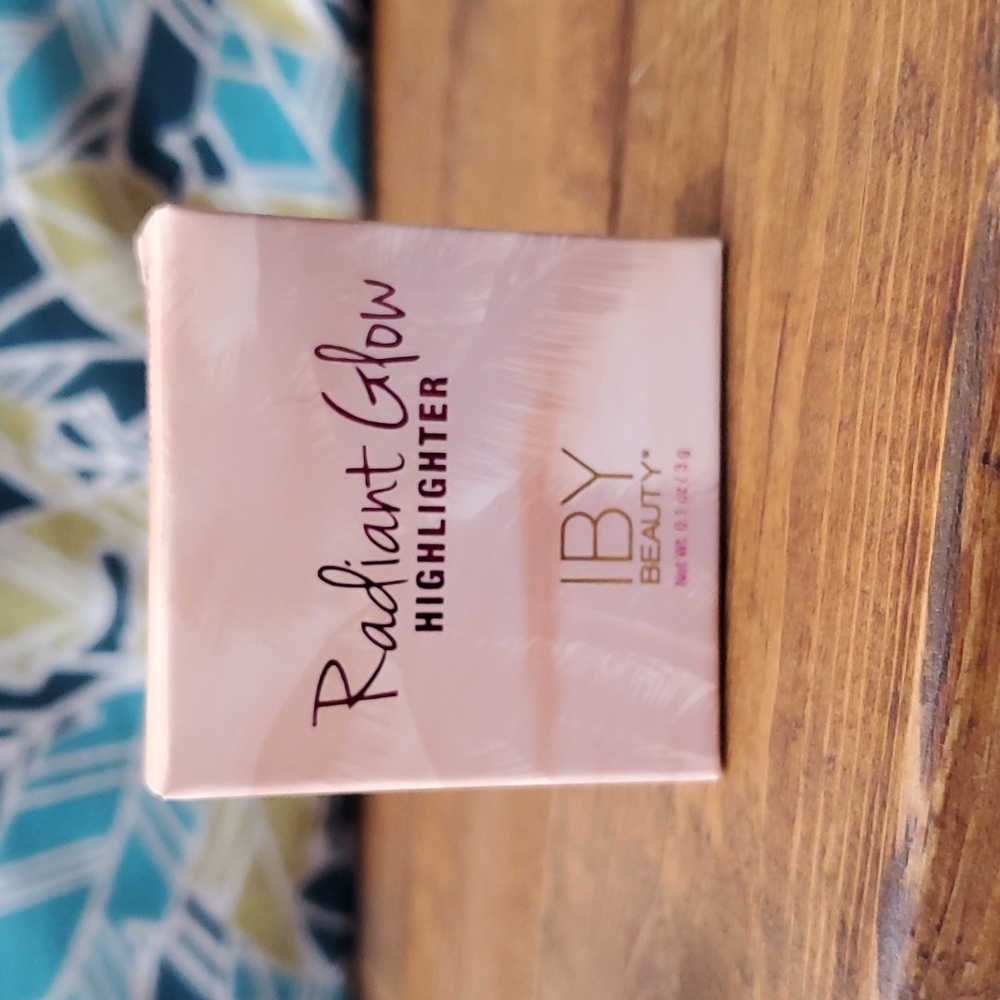 IBY Beauty - Radiant Glow Highlighter, 24K Magic